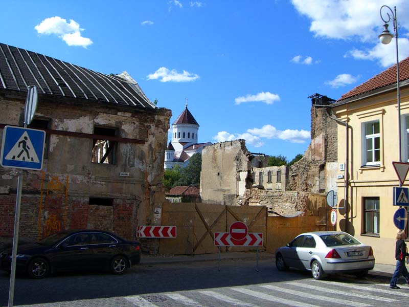 The ruins in the angel square in Uzupis, September 2005