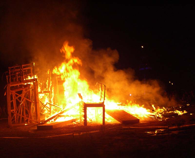 Effigy collapses at Burning Flipside 2007